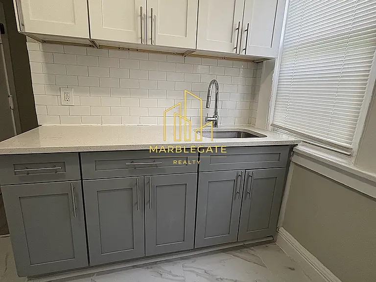 35-37 Hanford St #11R — Photo 2