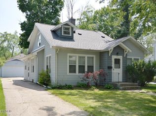 1016 Cambridge Dr, Kalamazoo, MI 49001