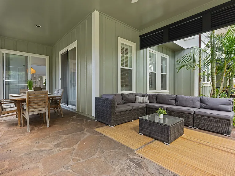 Large covered Lanai