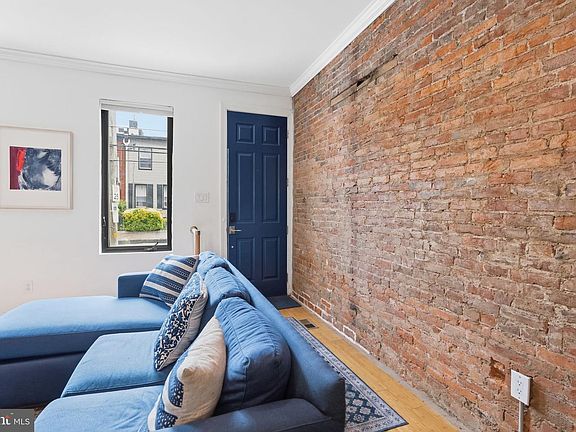 5th image of 2233 Bainbridge St