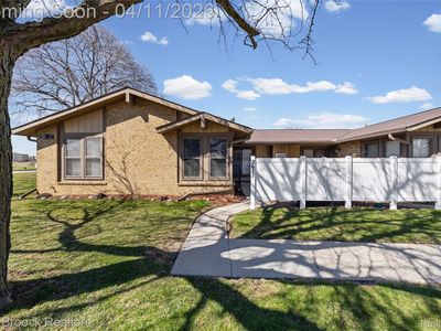 2671 Roundtree Dr #1, Troy, MI, 48083