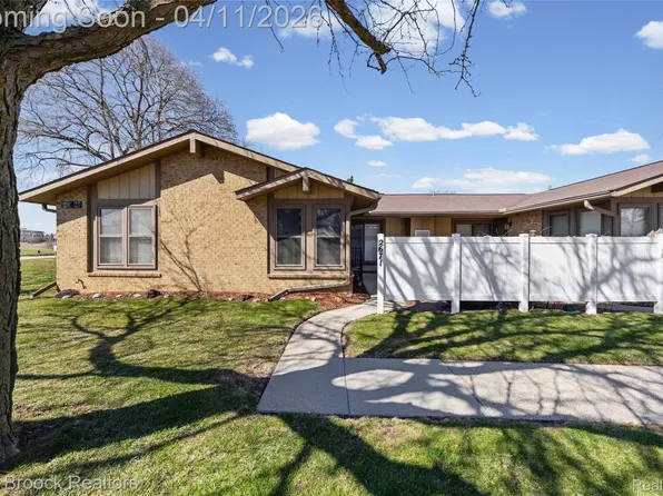 2671 Roundtree Dr #1, Troy, MI 48083