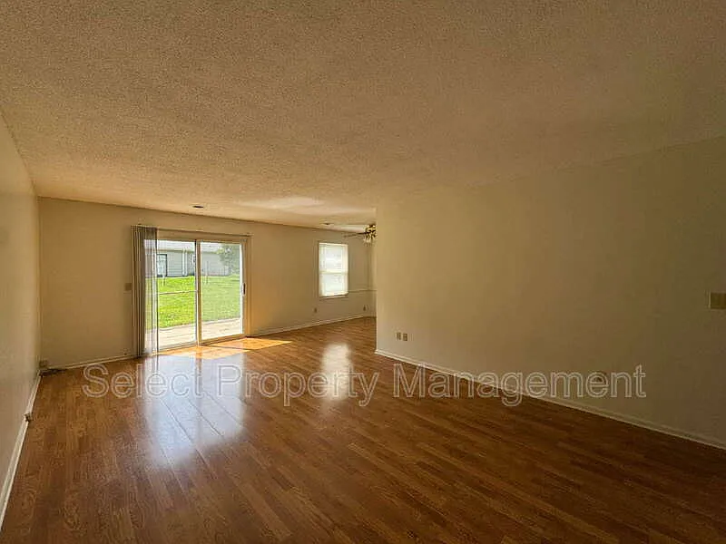 2 bed, 1.0 bath, $1,099 — Photo 4