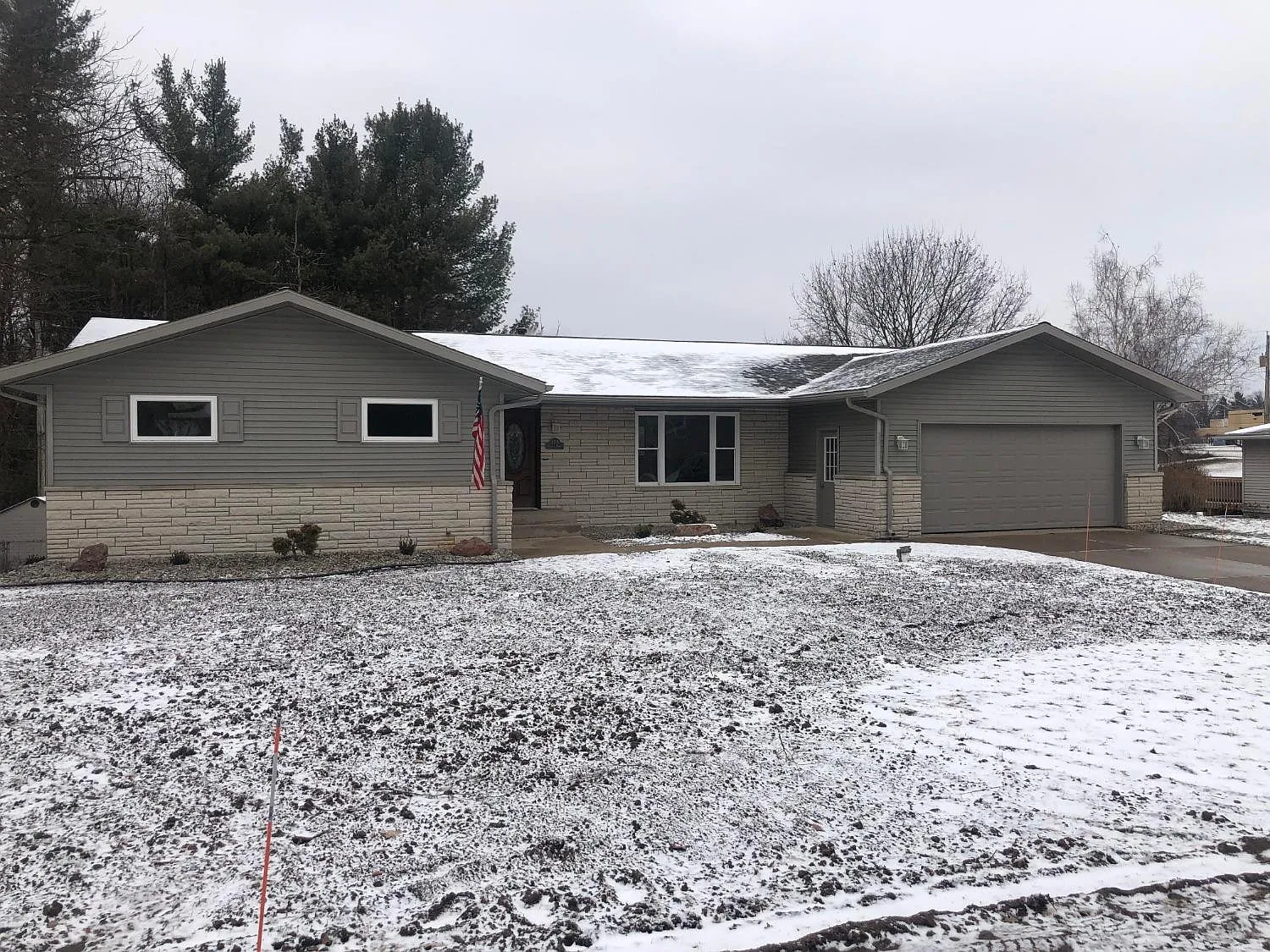 353 Chateau Dr photo 1