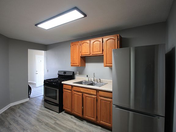 4th image of 1103 E Clinton St #1