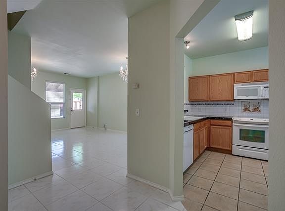5th image of 2616 Van Buren Dr