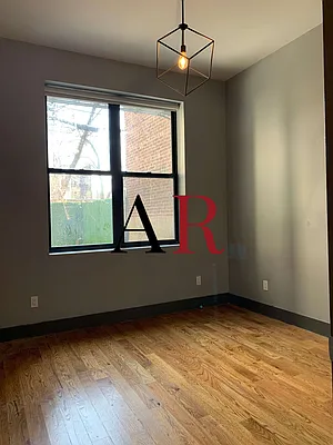 Rented by Lev Mavashev, LREB | media 35