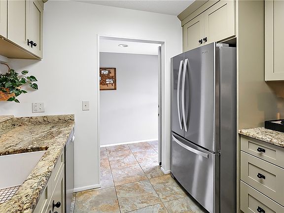 5th image of 27 Plantation Dr APT 201