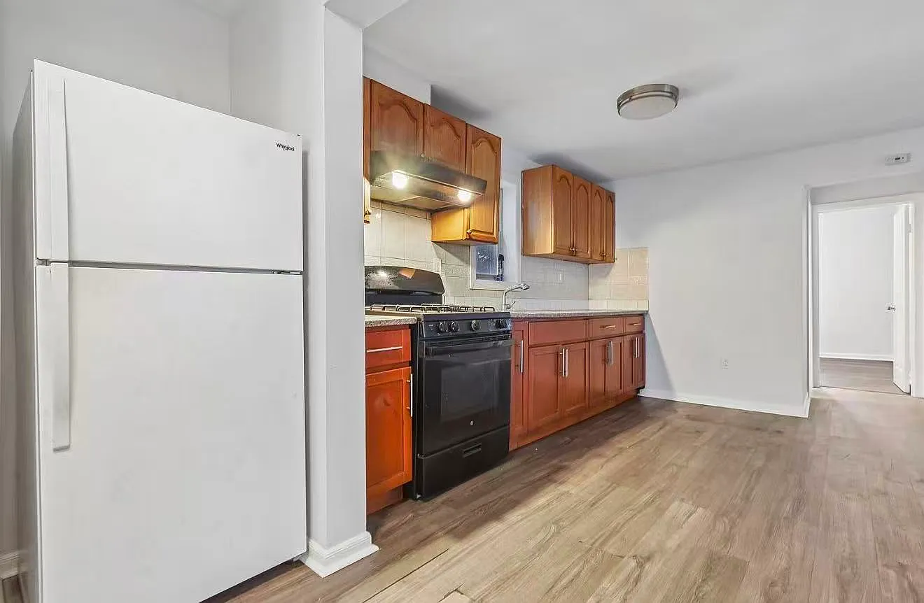 4 bed, $2,800 — Photo 2