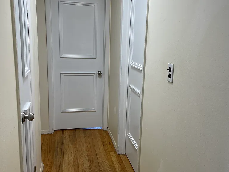 234 Crombie St — Photo 5