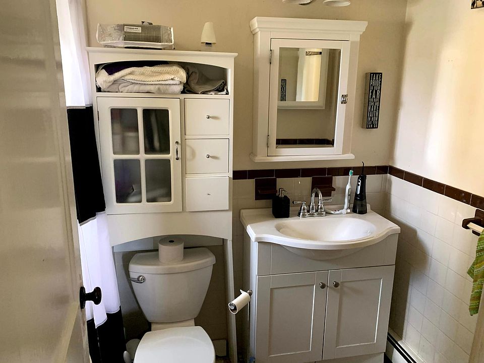 Full bathroom on second floor