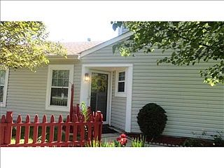 2nd image of 4946 Wisteria Dr