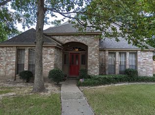 4 Devonshire Dr, Conroe, TX 77304