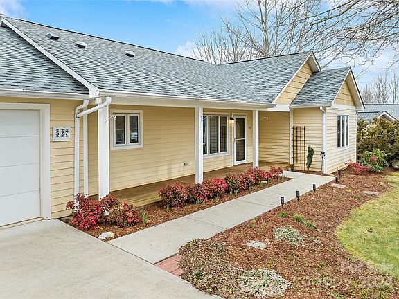 3rd image of 527 Cardinal Ln #3