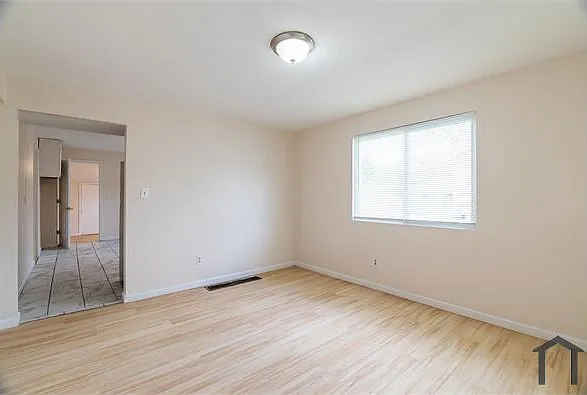 3 bed, 980 sqft, $1,500 — Photo 3