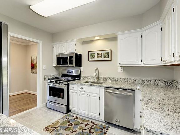 Kitchen (2 of 2)