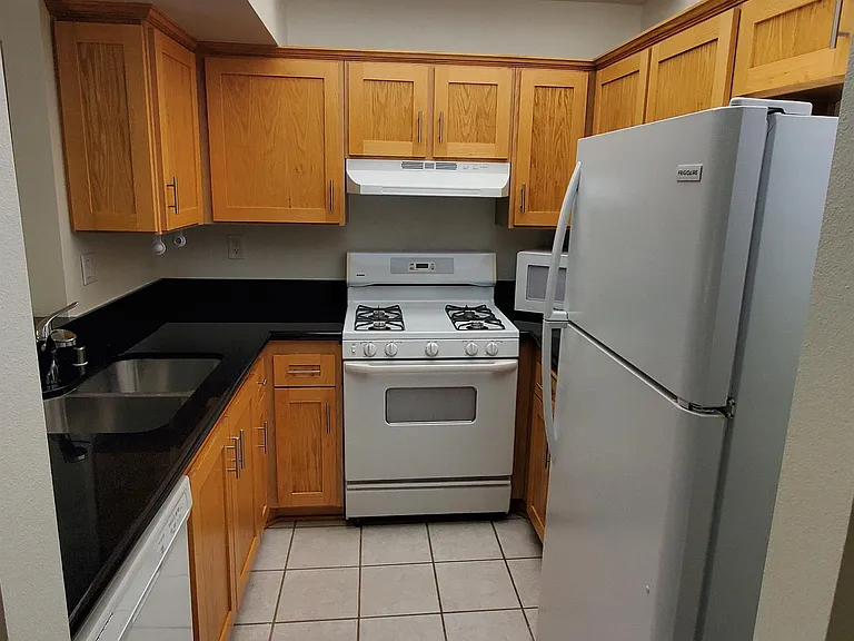 24111 W Del Monte Dr — Photo 4