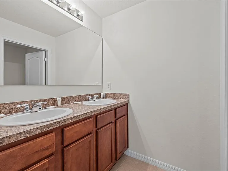 817 Sheen Cir — Photo 23