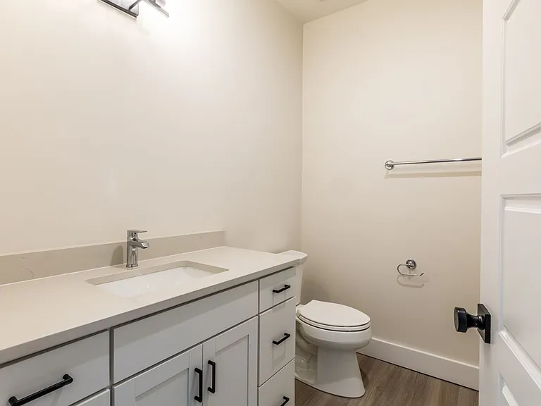 1135 Rose Hill Dr — Photo 41