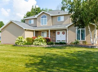 18 Willow Ridge Trl, Rochester, NY 14626