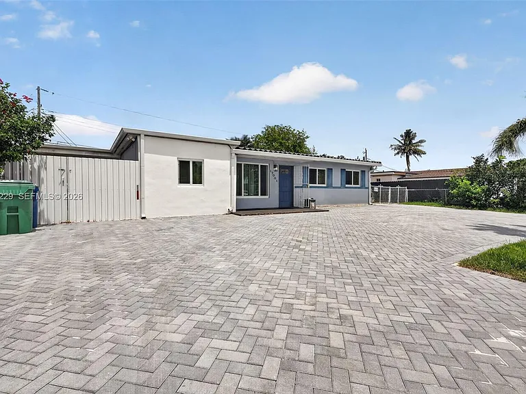 17001 NW 53rd Ct — Photo 4