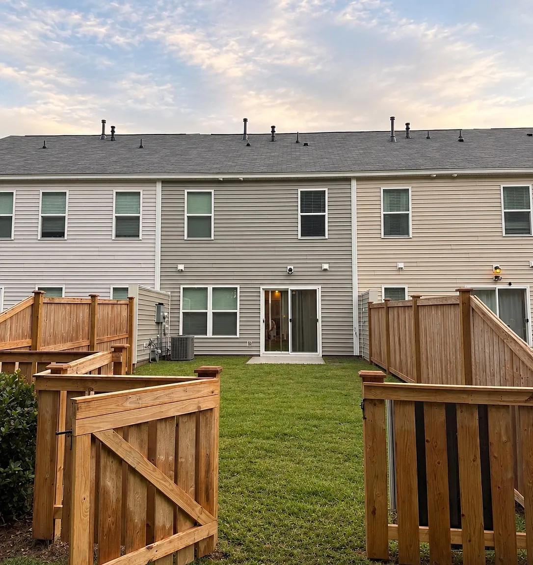 3 bed, 2.5 bath, 1524 sqft, $2,200 — Photo 2
