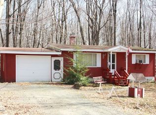 135 Sunset Dr, Greentown, PA 18426