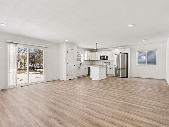 4th image of 667 Bush Blvd
