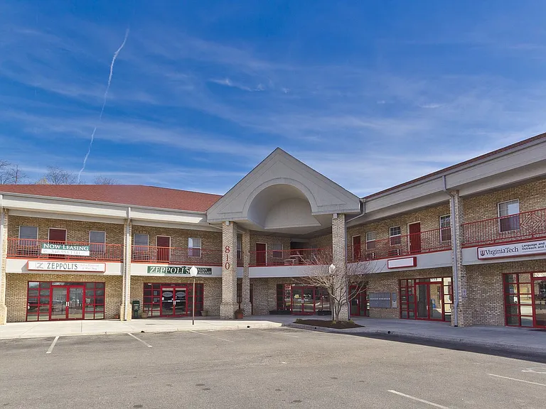 Pointe West Commons — Photo 1