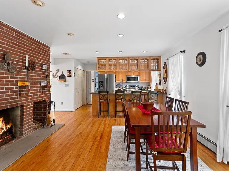 Laurel Ln — Photo 12