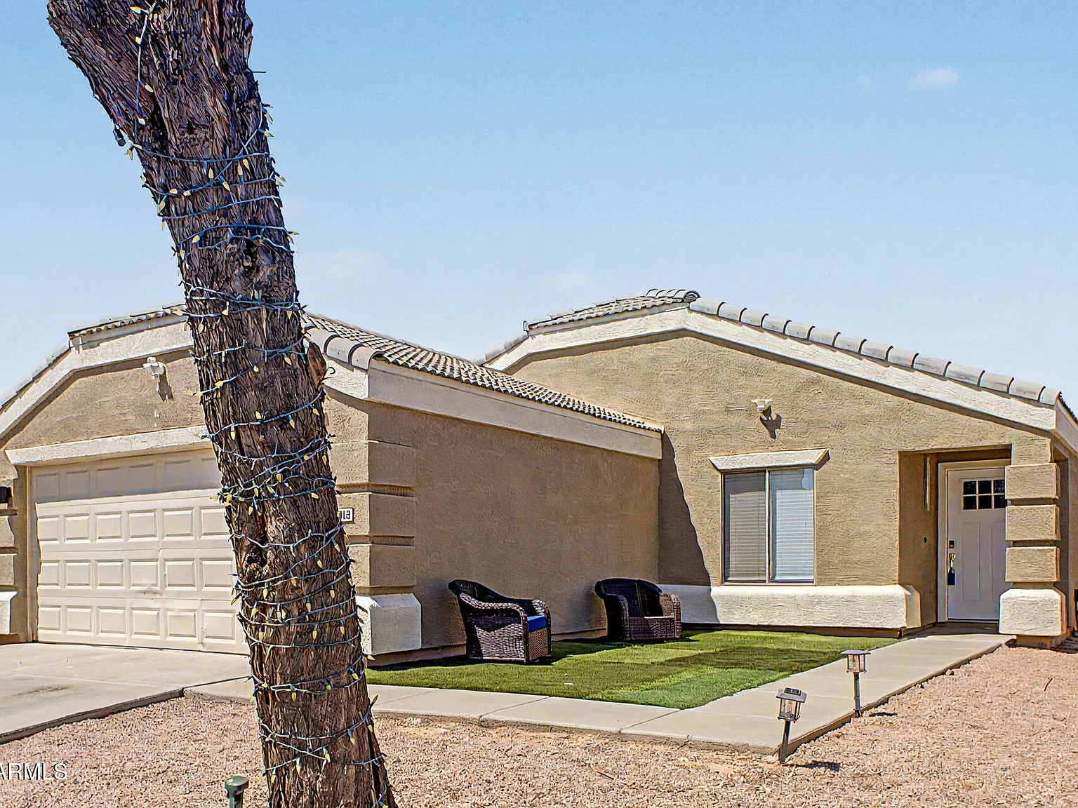 3 bed, 2.0 bath, 1106 sqft, $2,400 — Photo 2