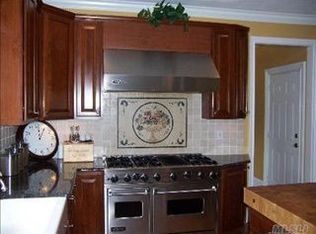 3 Country Lake Ct, Centerport, NY 11721