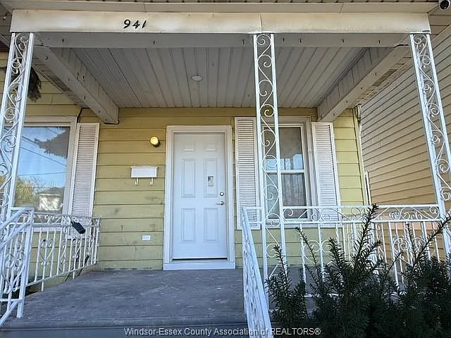 941 Cataraqui St — Photo 6