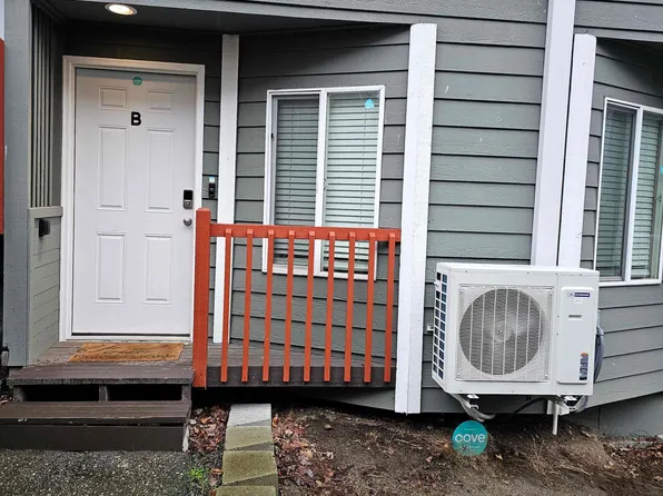 923 E Marine View Dr #B, Everett, WA 98201