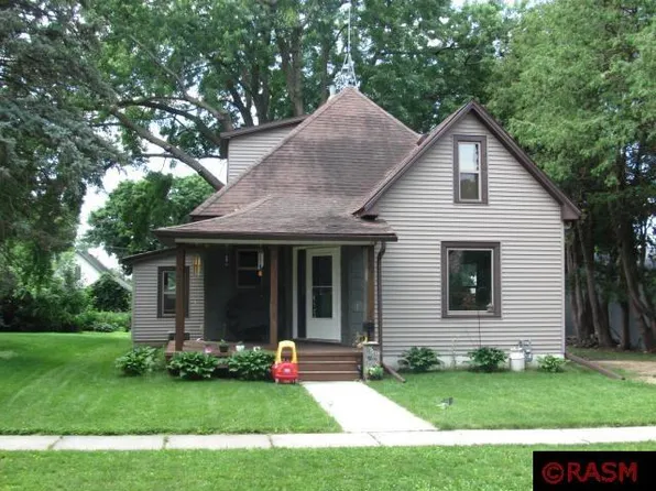 30 1st St NE, Madelia, MN 56062