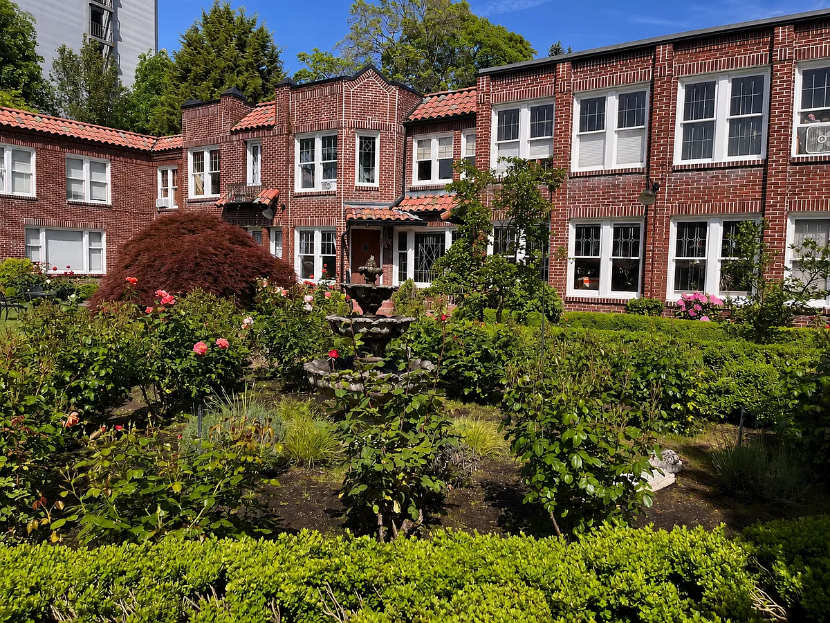 Building Photo - 4353 NE Halsey St