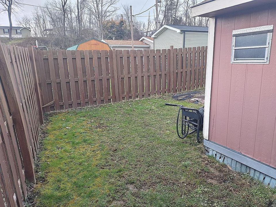 2nd image of 118 Hidden Valley Dr