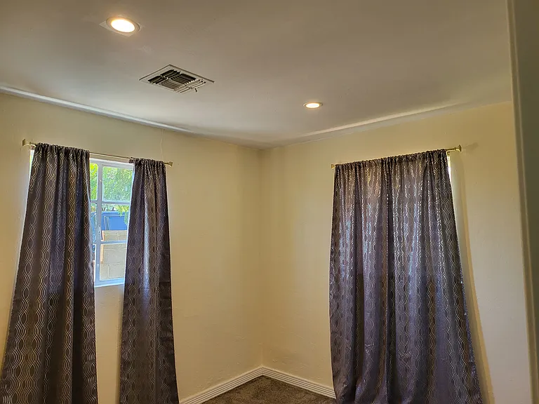 1040 N 27th Pl — Photo 91