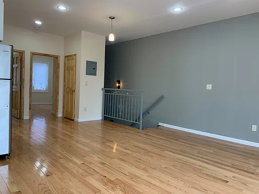 Rented by Capri Jet Realty Corp | media 7