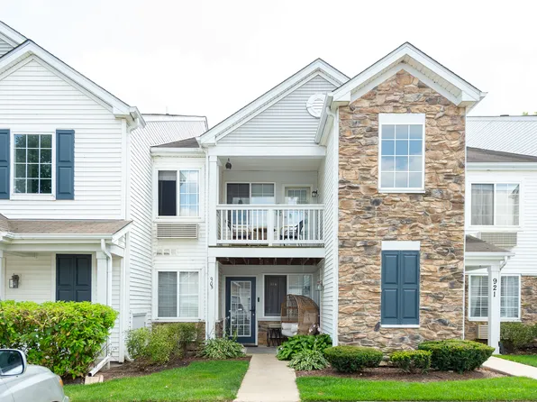 905 Silverstone Dr #905, Carpentersville, IL 60110
