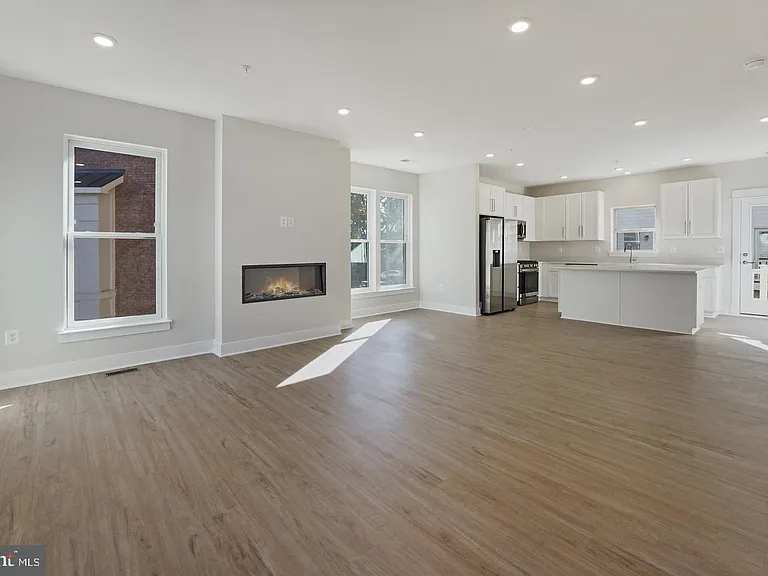 945 Sycamore Dr SE — Photo 30