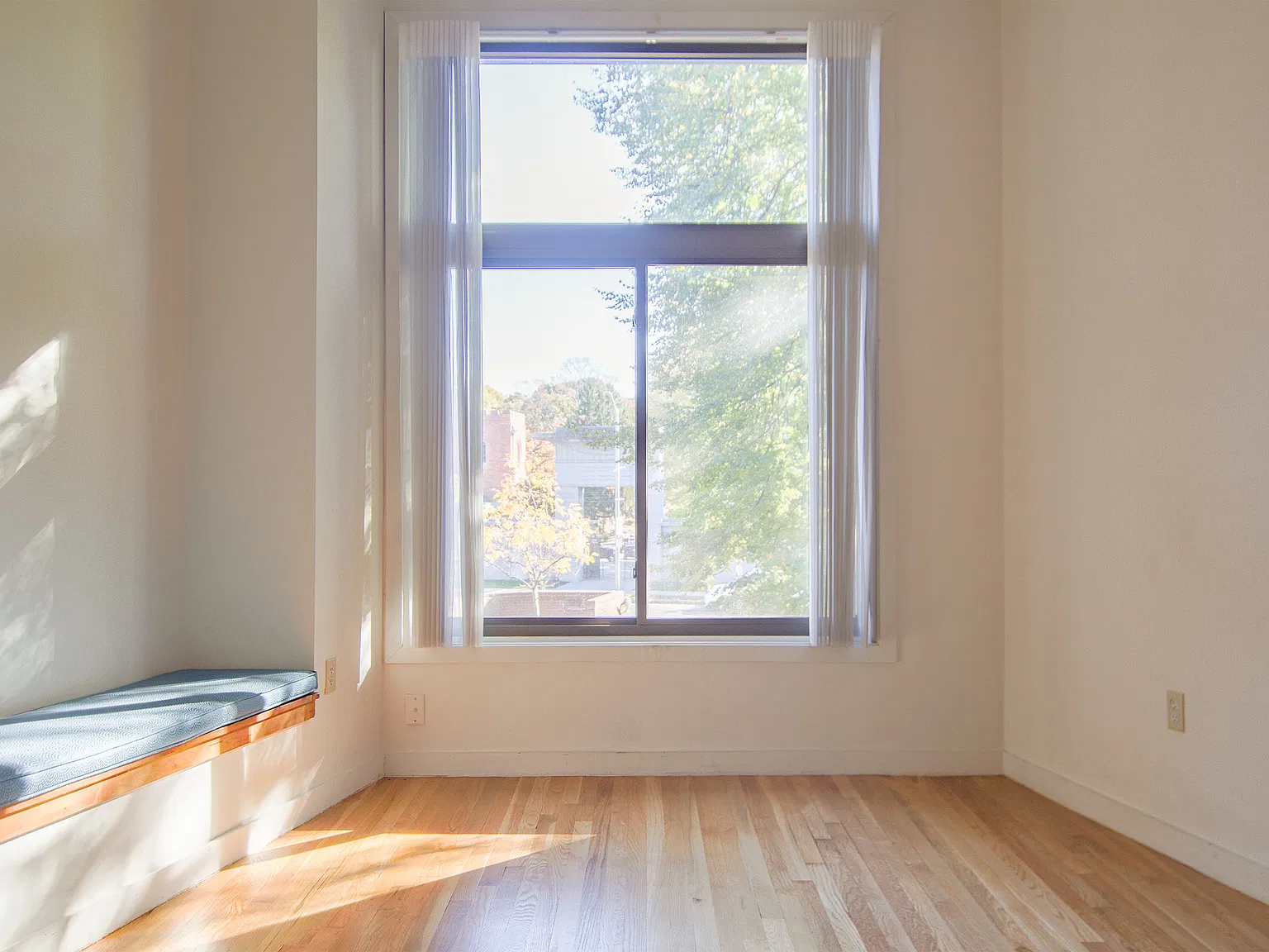 2 bed, 2.5 bath, 1980 sqft, $3,800 — Photo 2