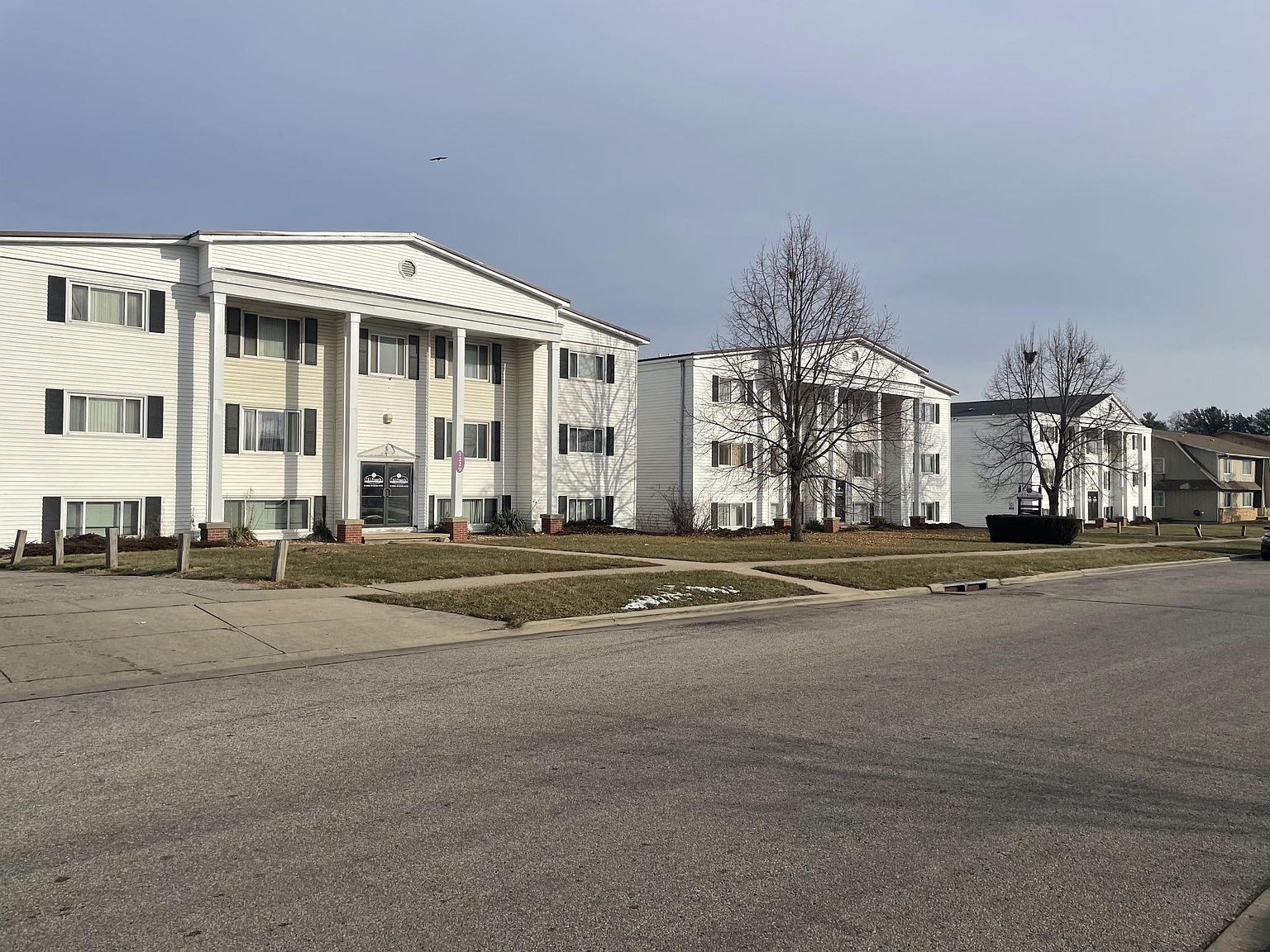 1243 Ravenwood Rd, Waterloo, IA 50702 Zillow