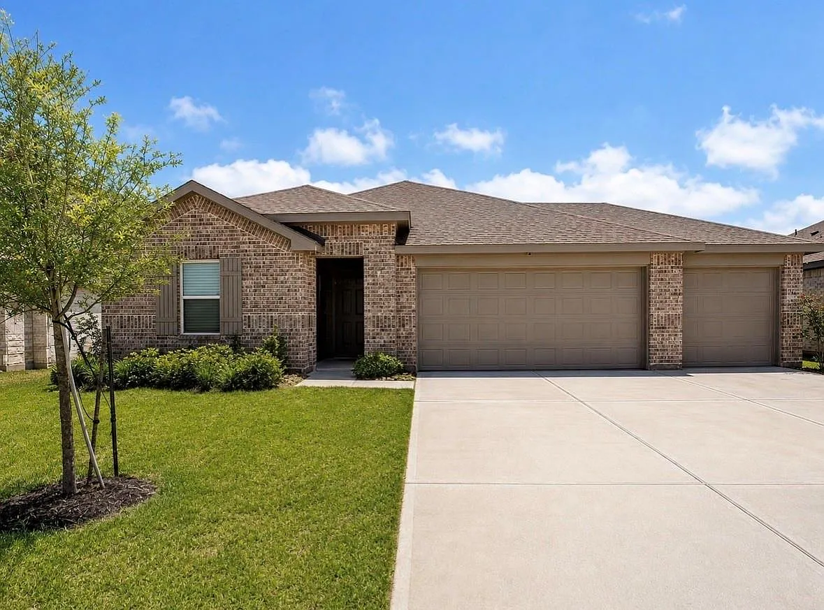 4 bed, 3.0 bath, 2100 sqft, $3,000 — Photo 1