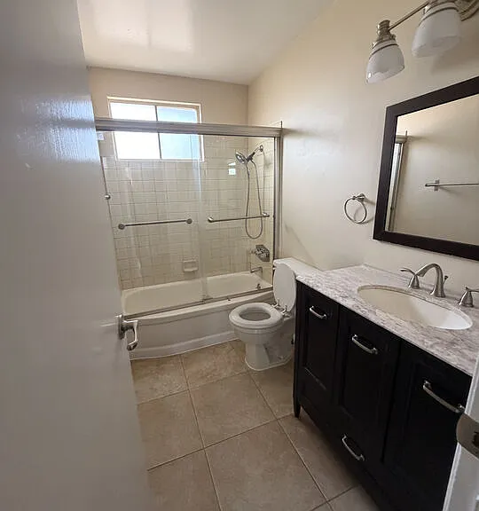 6233 Clybourn Ave — Photo 9