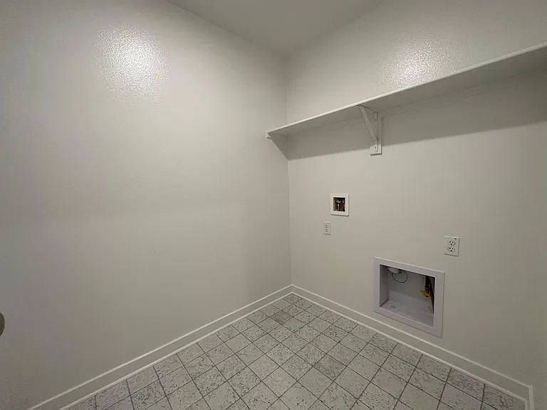 2326 Village Ct — Photo 11