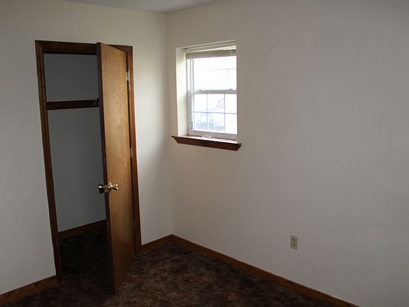 5th image of 402 Beech St