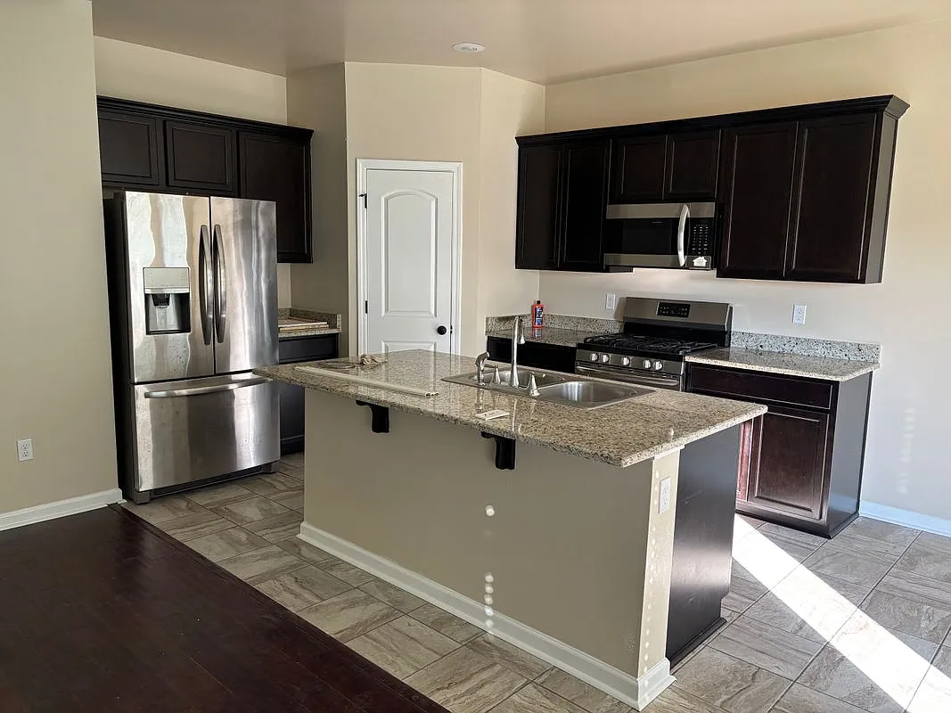 3 bed, 2.0 bath, 1498 sqft, $2,100 — Photo 1