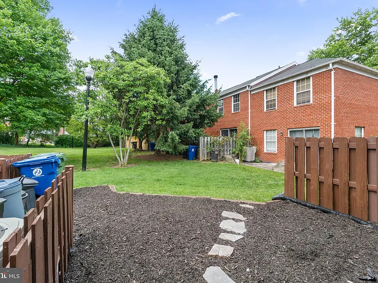 1004 Dartmouth Glen Way — Photo 26