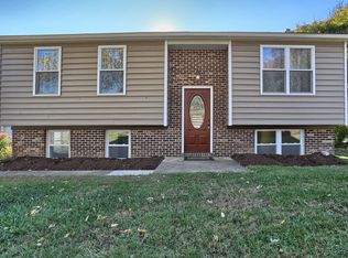 49 Sassafras Ln, Elizabethtown, PA 17022